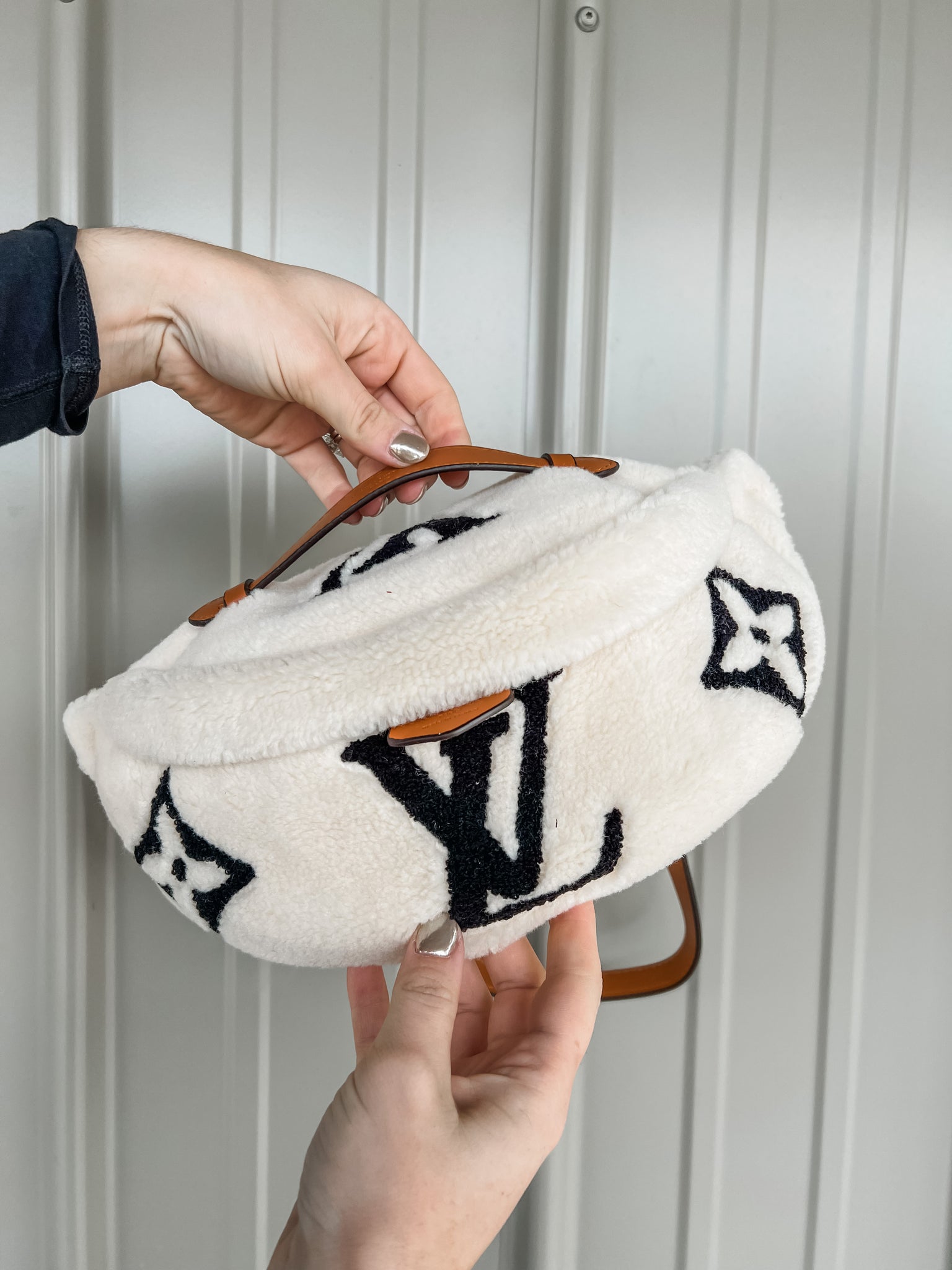 Small white bum bag hotsell